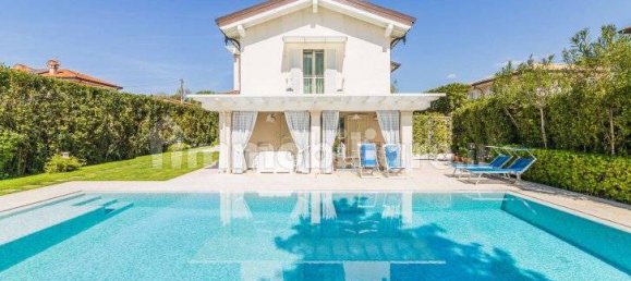 6 bedrooms Villa in Forte dei Marmi, Italy No. 69373 4