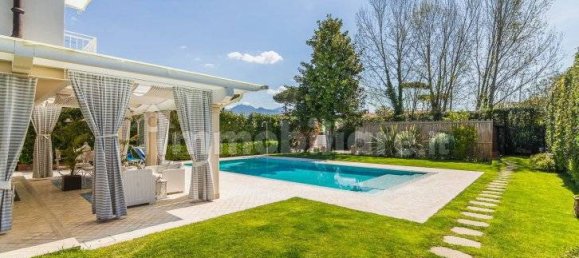 6 bedrooms Villa in Forte dei Marmi, Italy No. 69373 13