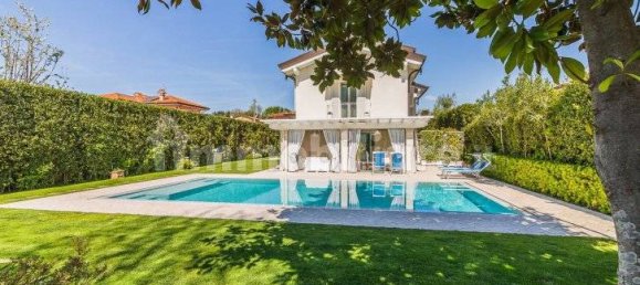 6 bedrooms Villa in Forte dei Marmi, Italy No. 69373 2