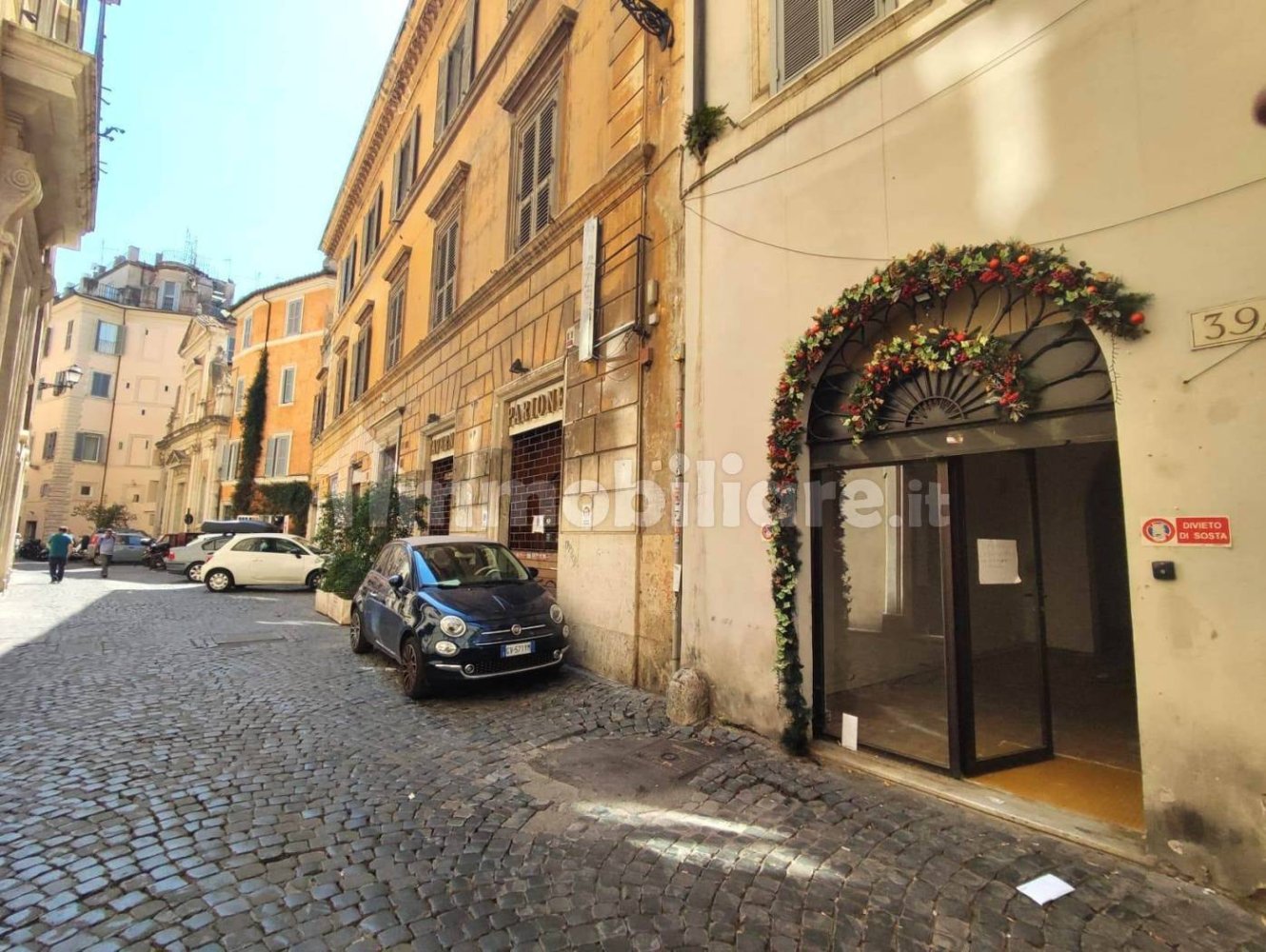 1 room Commercial property in Rome, Italy No. 396949