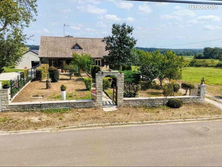 Casa de 3 dormitorios en Morvilliers, France No. 243468