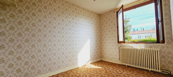 3 Schlafzimmer Haus in Saint-Germain-du-Puy, France, Nr. 228372 7