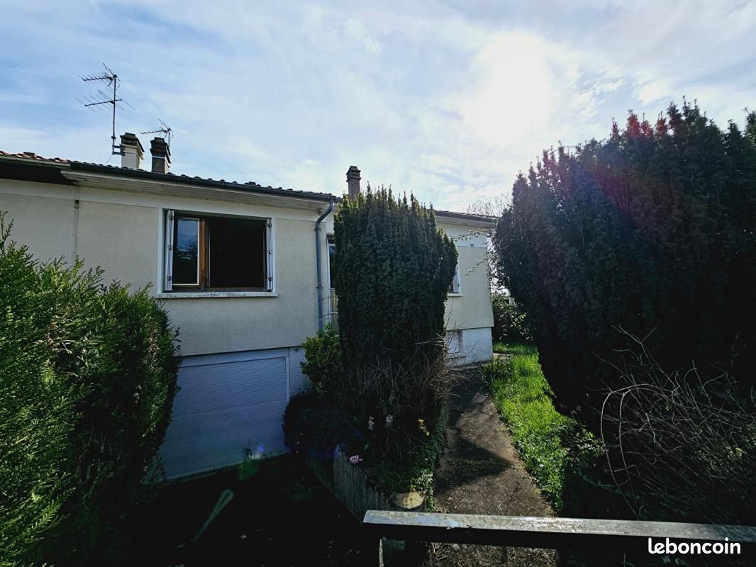 3 Schlafzimmer Haus in Saint-Germain-du-Puy, France, Nr. 228372