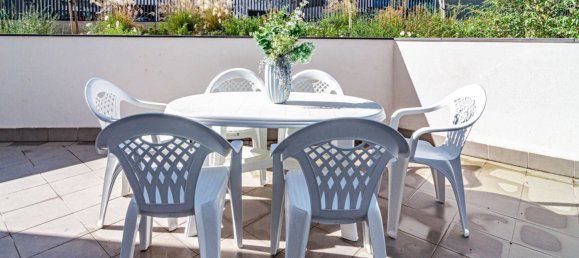 Apartamento de 3 dormitorios en Marbella, Spain No. 136799 8