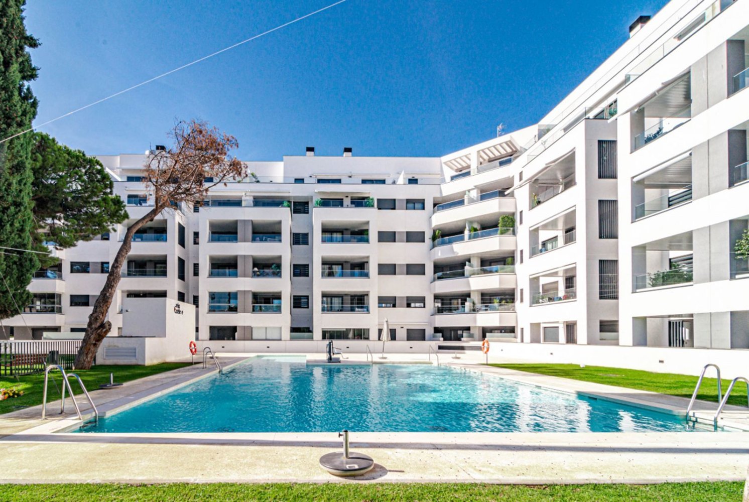 Apartamento de 3 dormitorios en Marbella, Spain No. 136799
