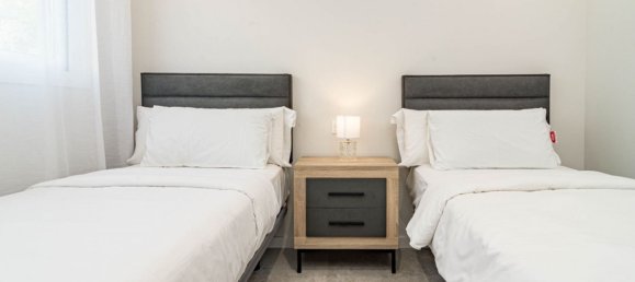 Apartamento de 3 dormitorios en Marbella, Spain No. 136799 9