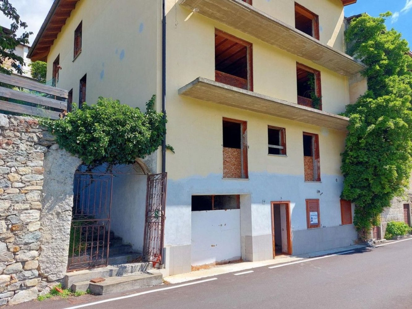 12 bedrooms Apartment in Poggiridenti, Italy No. 385506