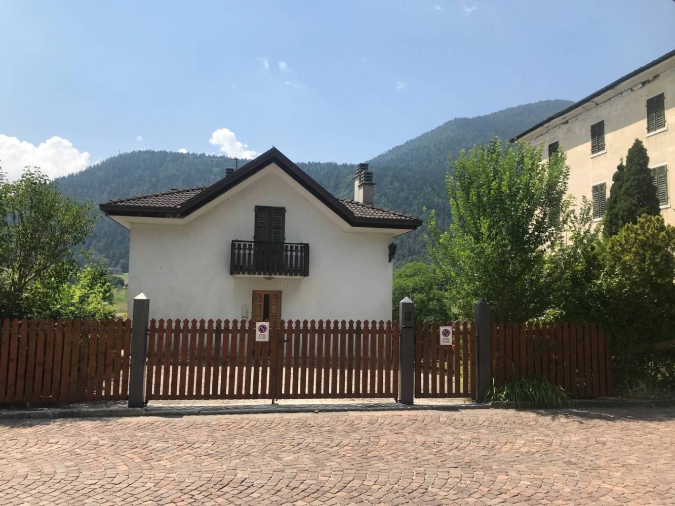 Villa de 3 dormitorios en Pieve Tesino, Italy No. 250986