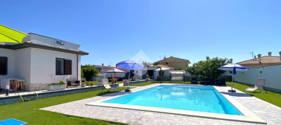 3 bedrooms Villa in Anzio, Italy No. 47714 3