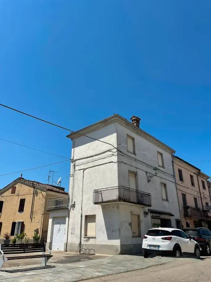 4 rooms Building in Polesine Zibello, Italy No. 212396
