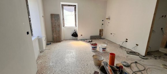 2-salle Appartement à Carugo, Italy No. 333678 10