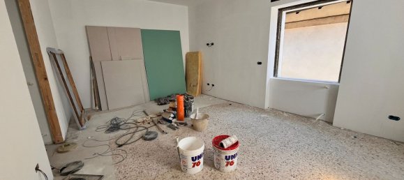 2-salle Appartement à Carugo, Italy No. 333678 11