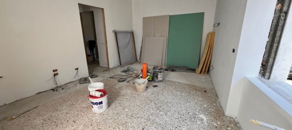 2-salle Appartement à Carugo, Italy No. 333678 9