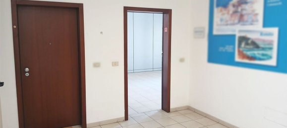 Escritório em Livorno, Italy 126 m² N.º 258069 9