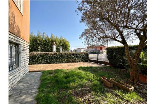 3 bedrooms Villa in Castel Goffredo, Italy No. 308531