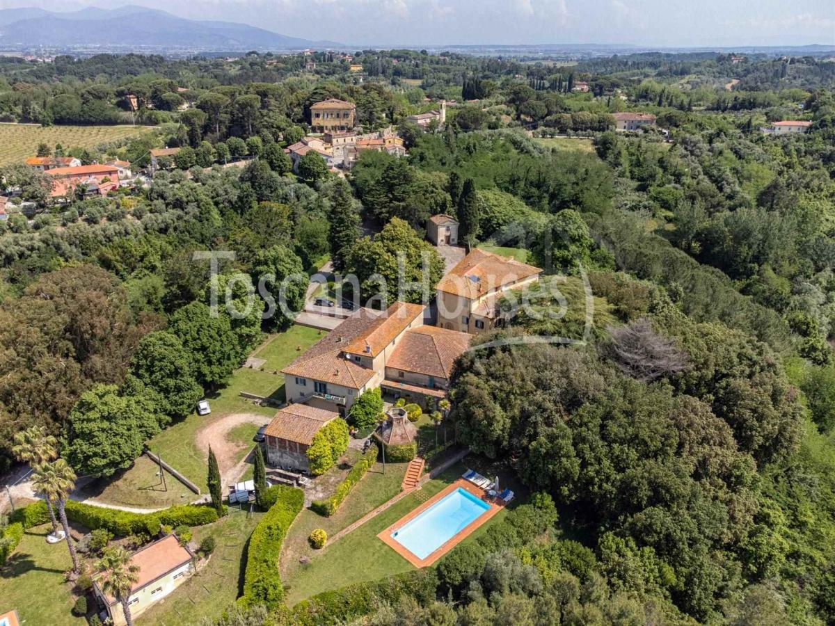 6 bedrooms Villa in Crespina Lorenzana, Italy No. 1087