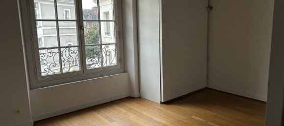 Квартира с 3 спальнями в Тур, Франция № 242743 3