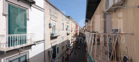 Apartamento de 2 dormitorios en Bacoli, Italy No. 320403 2