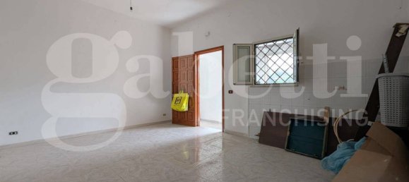 Apartamento de 2 dormitorios en Bacoli, Italy No. 320403 3