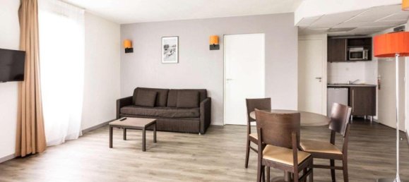 Studio in Orleans, France No. 88430 8