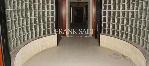 200m² Office in Valletta, Malta No. 13030 2