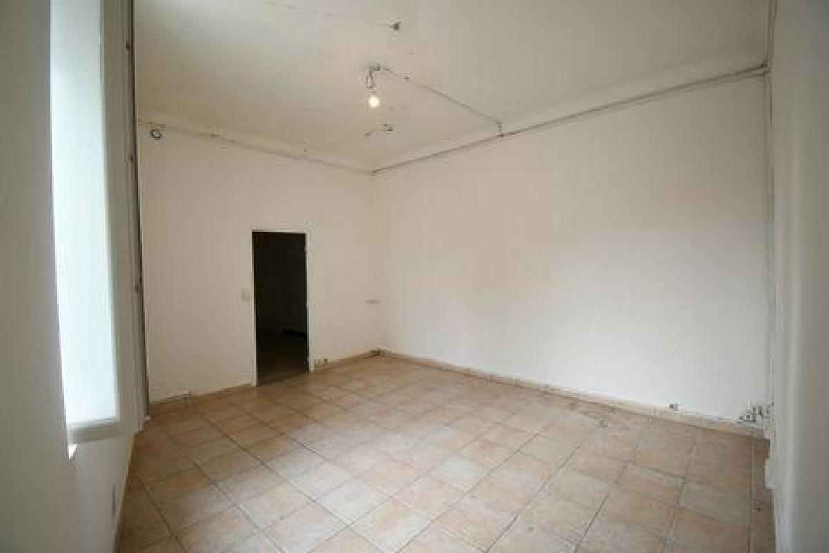 Studio in Cadenet, France No. 9248