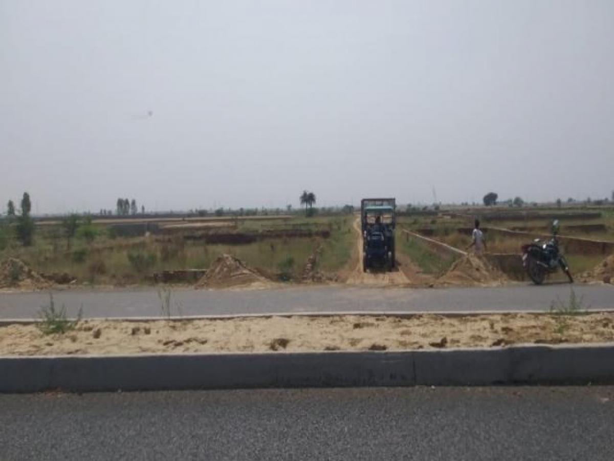 Grundstück in Noida, India, Nr. 65874