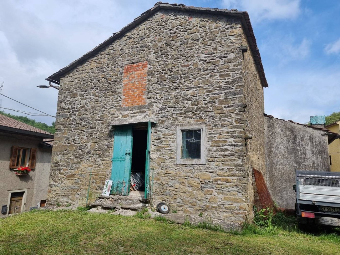 Garage à Vernio, Italy 145m² No. 102717