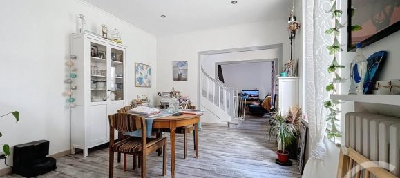 Casa de 4 dormitorios en Saint-Julien-les-Villas, France No. 273610 3