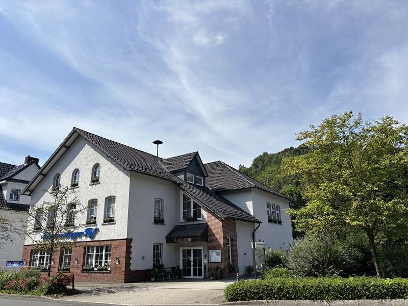 Bâtiment à Oberbergischer, Germany 383m² No. 227774