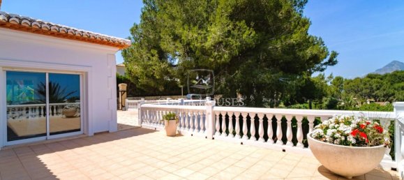 4 bedrooms Villa in Alicante, Spain No. 32724 6