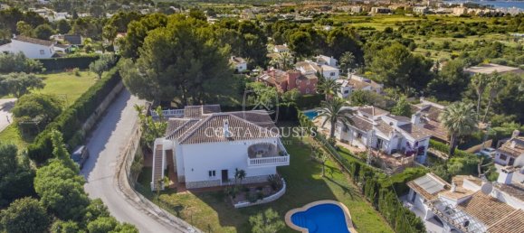 4 bedrooms Villa in Alicante, Spain No. 32724 2