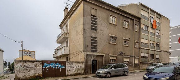 9 bedrooms Building in Barreiro, Portugal No. 123434 2