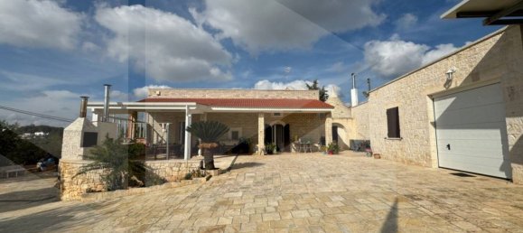 5 bedrooms Villa in Monopoli, Italy No. 17845 3