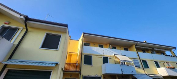 2 bedrooms Apartment in Verona, Italy No. 120581 2