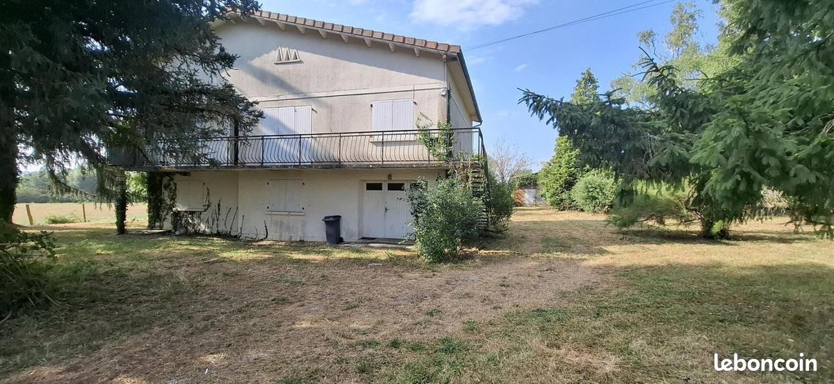 5 bedrooms House in Charente, France No. 319806