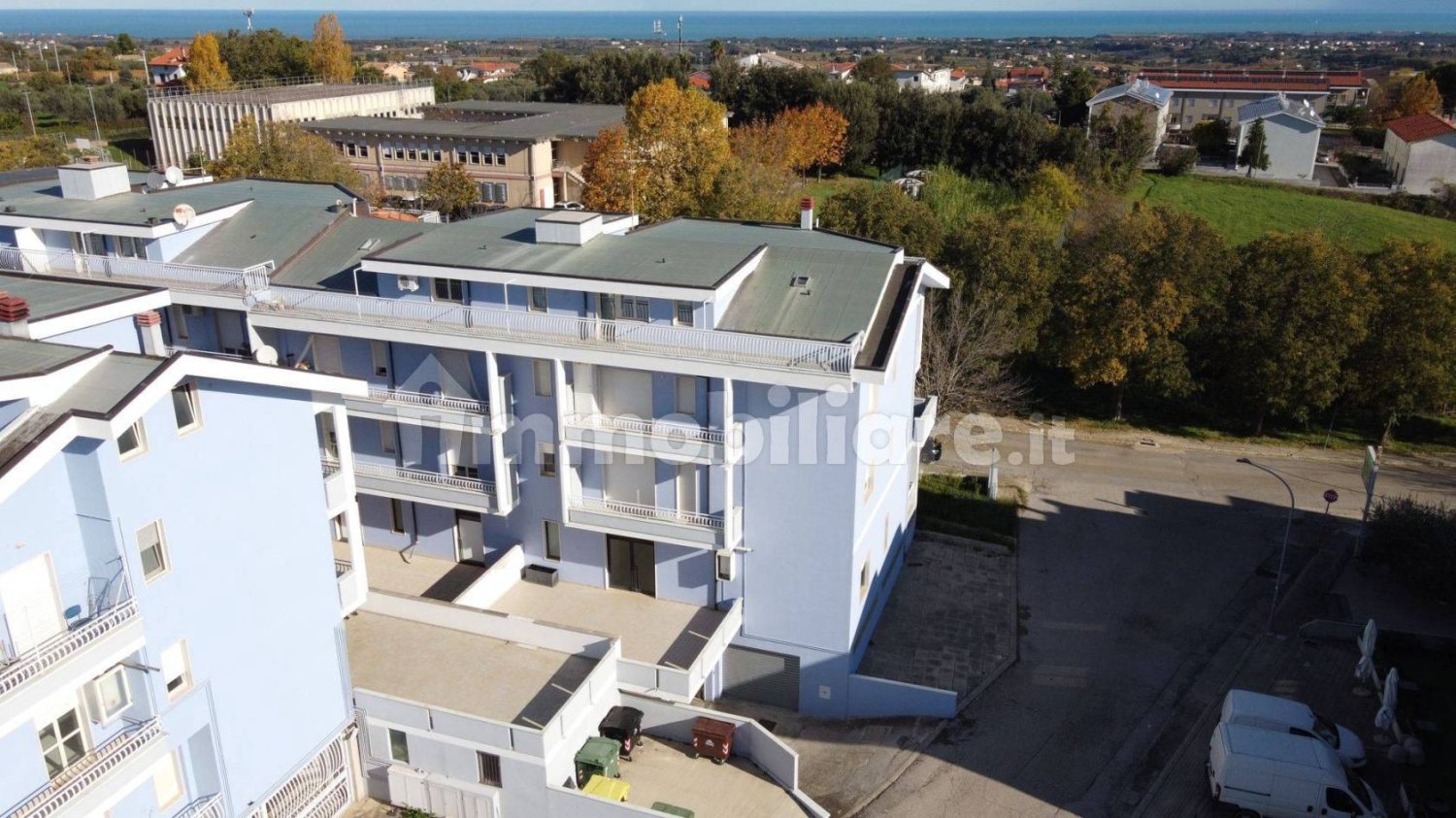 Гараж 65м² в Казальбордино, Италия № 76798