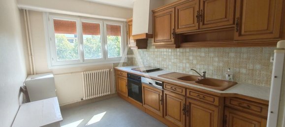 3 bedrooms Apartment in Blois, France No. 260175 3