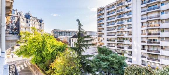 3 rooms Apartment in Paris, France No. 115092 2