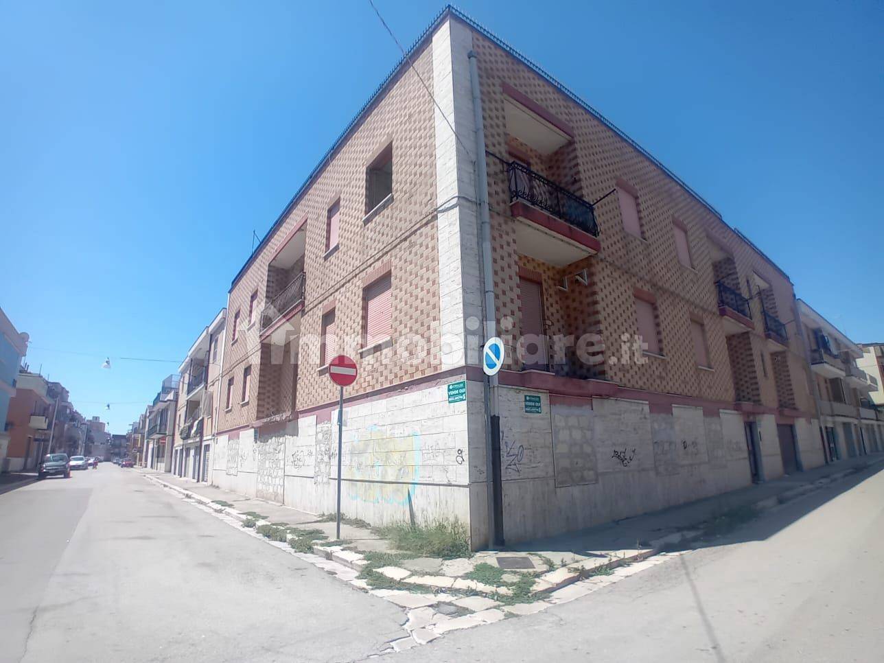 Здание с 5 комнатами в Сан Северо, Италия № 293203