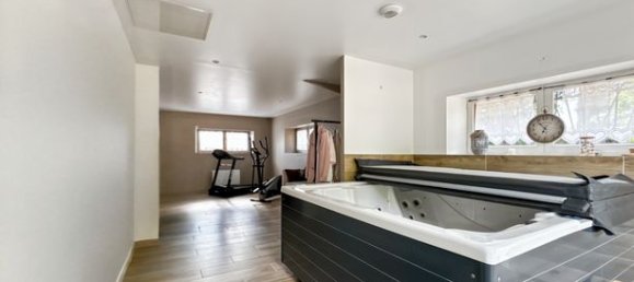 5 bedrooms House in Montmerle-sur-Saone, France No. 313814 9