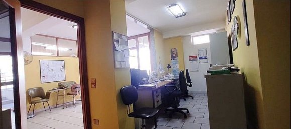 5-Zimmer Gewerbliche Immobilie in Bari, Italy, Nr. 118717 5