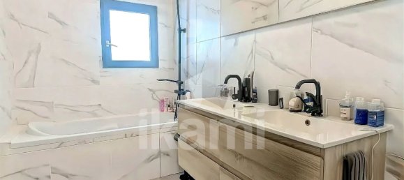 Casa de 3 dormitorios en Saint-Pierre-de-Cherennes, France No. 195078 28