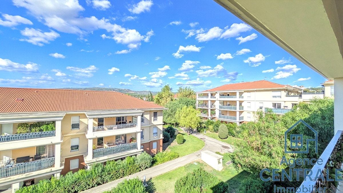 2 bedrooms Apartment in La Ciotat, France No. 322031