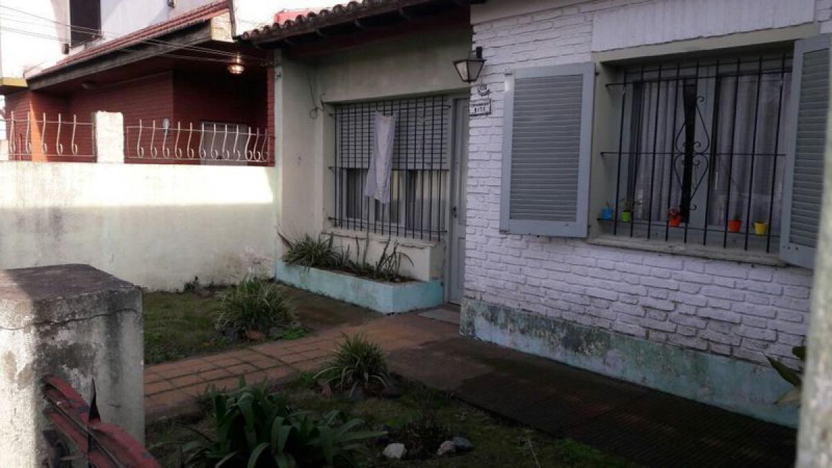 Casa de 4 dormitorios en José C. Paz, Argentina No. 96053