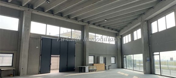 600m² Warehouse in Romentino, Italy No. 51547 10