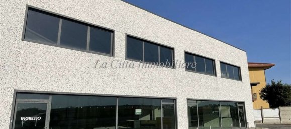 600m² Warehouse in Romentino, Italy No. 51547 2