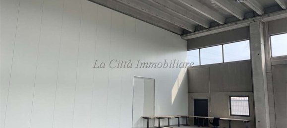 600m² Warehouse in Romentino, Italy No. 51547 11