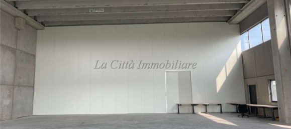 600m² Warehouse in Romentino, Italy No. 51547 12