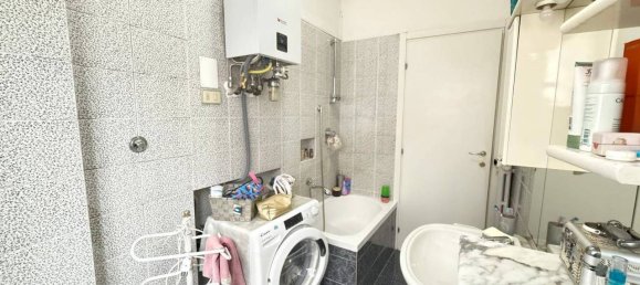 3 rooms Apartment in Rome, Italy No. 22881 26